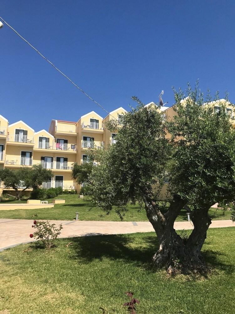 Lassi Hotel Bagian luar foto